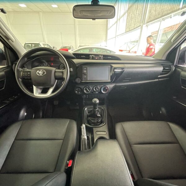 Toyota - Hilux CD 4x4 2.8 Diesel Mec. - Image 9