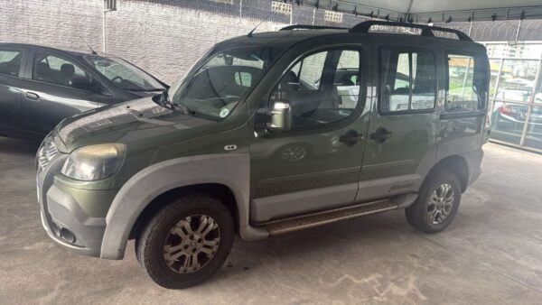 Fiat - Doblo Adv. XINGU 1.8 Flex 16V 5p