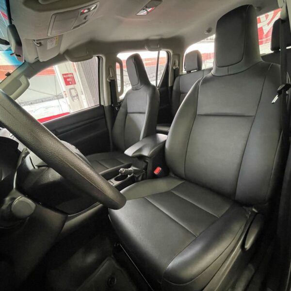 Toyota - Hilux CD 4x4 2.8 Diesel Mec. - Image 12