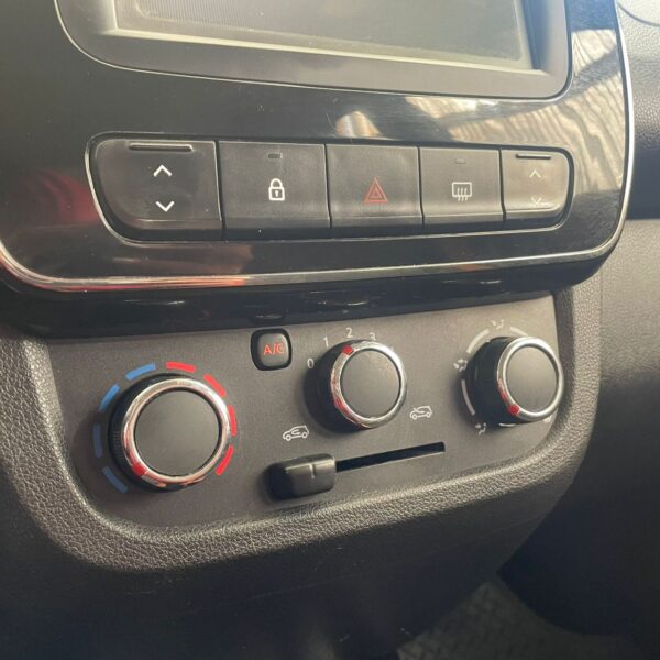 KWID OUTSIDER 1.0 Flex 12V 5p Mec. - Imagem 15