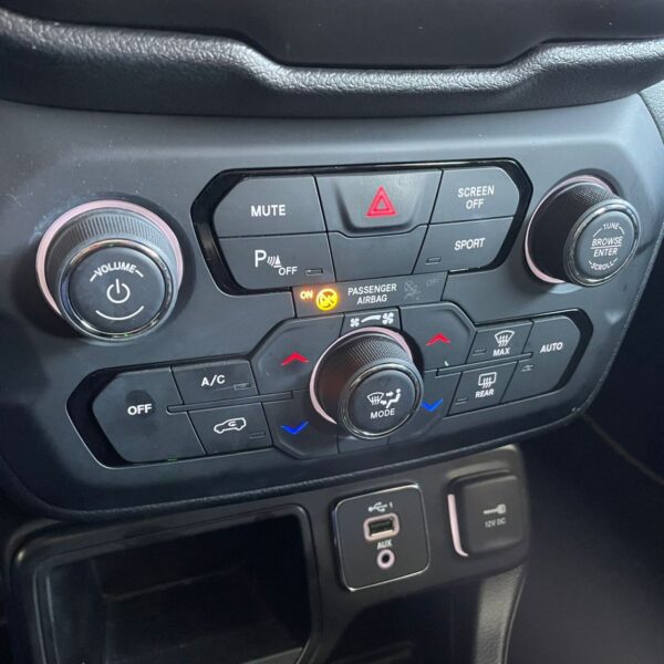 Renegade Limited 1.8 4x2 Flex 16V Aut. - Imagem 14