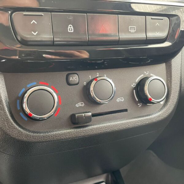 KWID OUTSIDER 1.0 Flex 12V 5p Mec. - Imagem 14