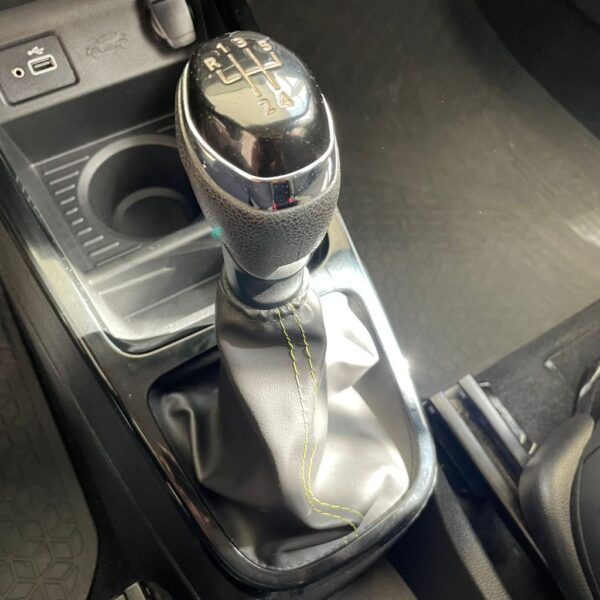 KWID OUTSIDER 1.0 Flex 12V 5p Mec. - Imagem 15